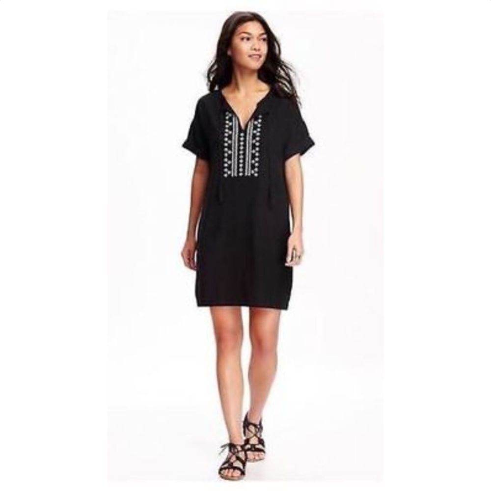 Old Navy Embroidered Shift Dress